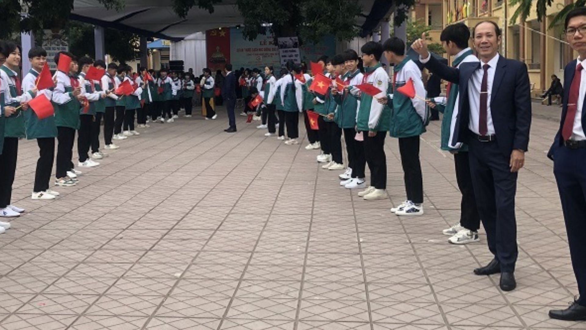 dai-bieu-tham-du-2